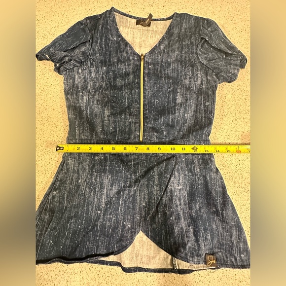 Jaanuu Scrub Set Denim Print Peplum Top Zippers Gold Details XS - Picture 13 of 16